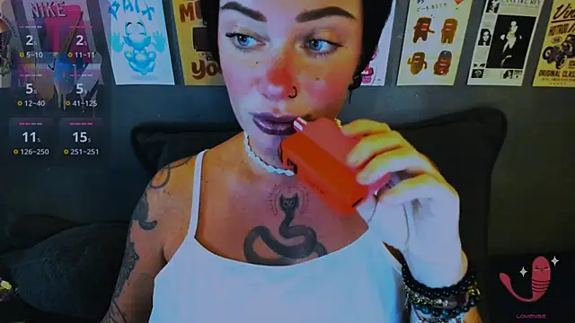 EllieOz online show from May 3, 4:13 pm