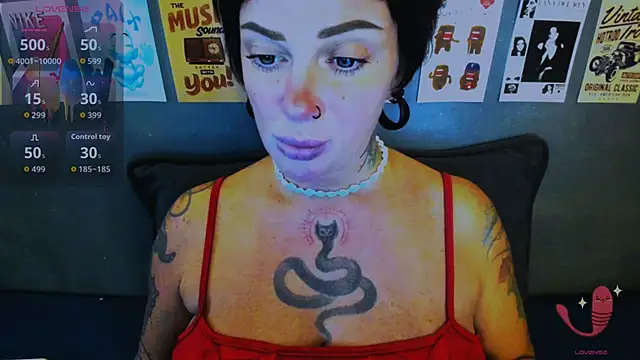 EllieOz online show from May 5, 5:10 pm
