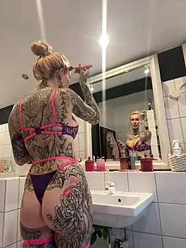 Snapshot of Stella-Kink chatting on February 1, 8:13 am Stella-Kink online show from February 1, 8:13 am