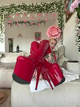 Snapshot of Stella-Kink chatting on March 4, 1:39 pm Stella-Kink online show from March 4, 1:39 pm