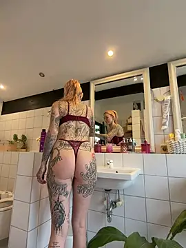 Snapshot of Stella-Kink chatting on March 7, 1:52 pm Stella-Kink online show from March 7, 1:52 pm