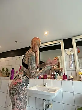 Snapshot of Stella-Kink chatting on March 15, 9:59 am Stella-Kink online show from March 15, 9:59 am