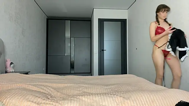 Snapshot of GracefulCharm chatting on February 7, 6:45 am GracefulCharm online show from February 7, 6:45 am