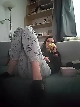 LauraBaby online show from January 19, 3:16 pm