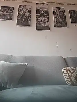 LauraBaby online show from June 11, 7:39 am