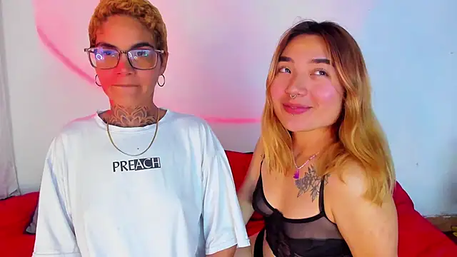 Snapshot of anaroman01 chatting on December 12, 3:10 am anaroman01 online show from December 12, 3:10 am