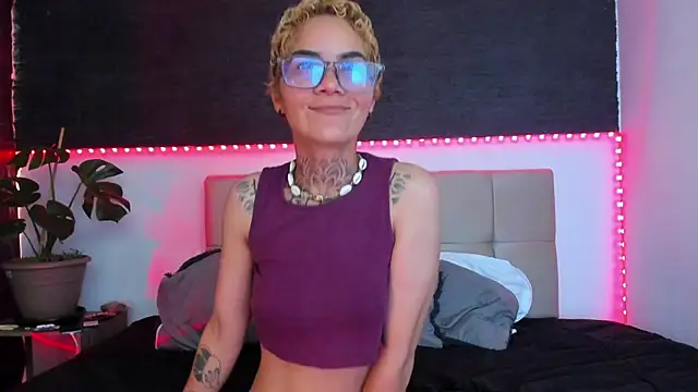 Snapshot of anaroman01 chatting on January 18, 10:06 pm anaroman01 online show from January 18, 10:06 pm