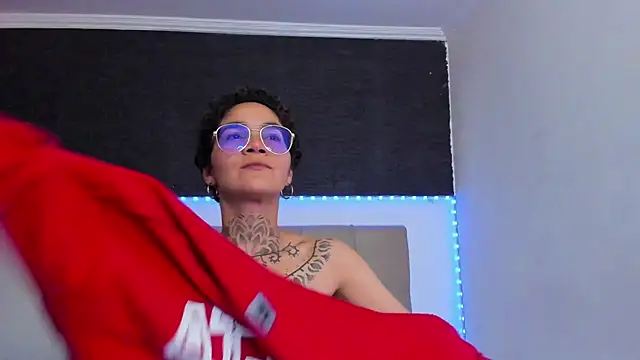 Snapshot of anaroman01 chatting on September 10, 6:41 pm anaroman01 online show from September 10, 6:41 pm