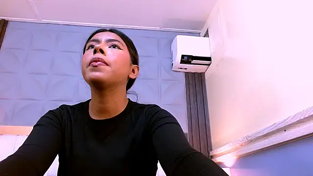 VeronicaRobles online show from October 24, 6:37 pm