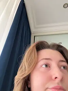 Snapshot of curvyflawless chatting on December 5, 7:39 am curvyflawless online show from December 5, 7:39 am