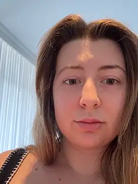 Snapshot of curvyflawless chatting on February 6, 7:45 am curvyflawless online show from February 6, 7:45 am