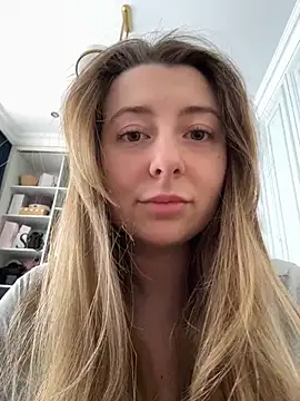 Snapshot of curvyflawless chatting on February 21, 9:43 am curvyflawless online show from February 21, 9:43 am