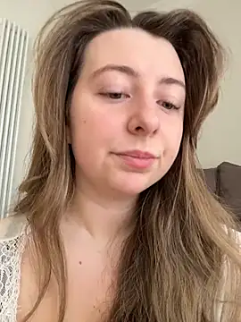 Snapshot of curvyflawless chatting on March 5, 8:10 am curvyflawless online show from March 5, 8:10 am