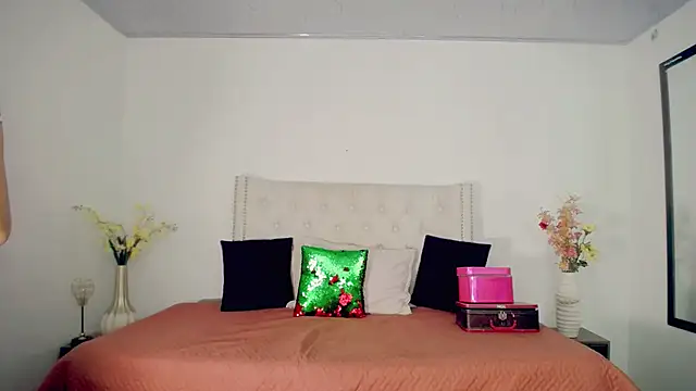 maria camilacms online show from February 7, 3:30 pm