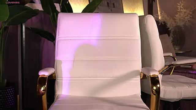 ElleDiane online show from March 7, 4:13 am