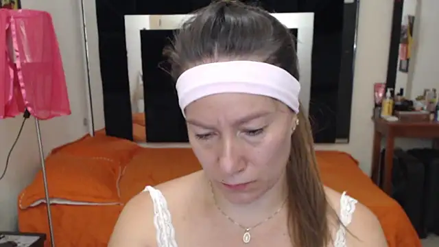 Snapshot of CATRINA-83 chatting on October 4, 11:52 am CATRINA-83 online show from October 4, 11:52 am