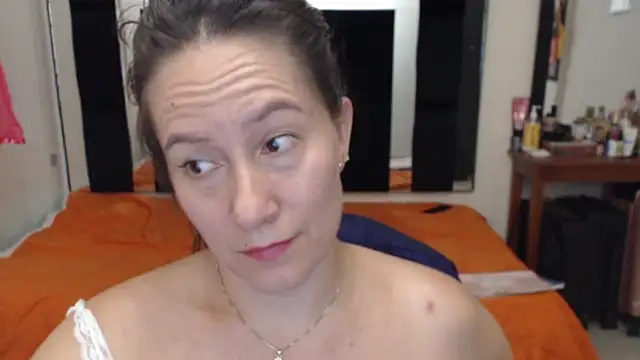 Snapshot of CATRINA-83 chatting on October 4, 11:58 pm CATRINA-83 online show from October 4, 11:58 pm