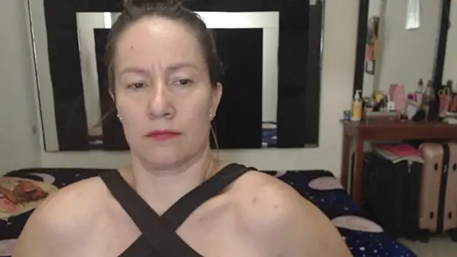 Snapshot of CATRINA-83 chatting on October 15, 12:33 am CATRINA-83 online show from October 15, 12:33 am