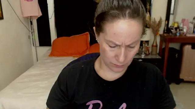 Snapshot of CATRINA-83 chatting on November 5, 9:59 pm CATRINA-83 online show from November 5, 9:59 pm