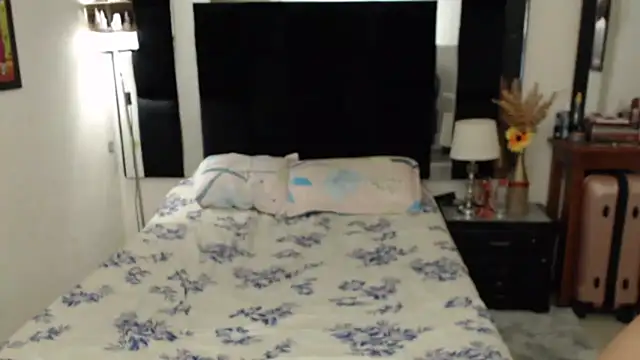 Snapshot of CATRINA-83 chatting on November 22, 7:24 pm CATRINA-83 online show from November 22, 7:24 pm