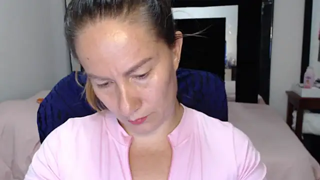 Snapshot of CATRINA-83 chatting on August 4, 9:17 pm CATRINA-83 online show from August 4, 9:17 pm