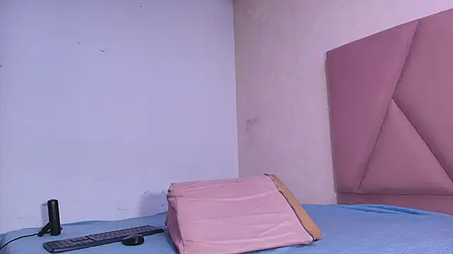 Snapshot of arl_chloee chatting on October 25, 3:03 am arl chloee online show from October 25, 3:03 am