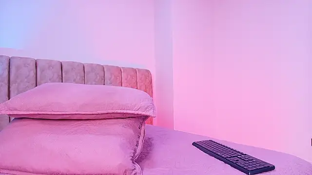 arl chloee online show from February 20, 3:03 am