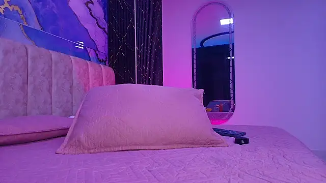 arl chloee online show from March 12, 3:01 am