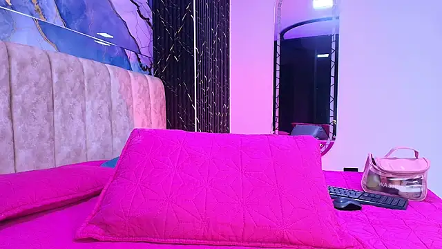 arl chloee online show from July 30, 3:05 am