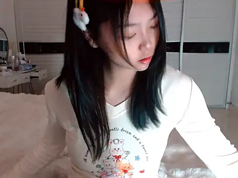 Snapshot of -Lucky_Girl chatting on January 7, 2:10 am -Lucky Girl online show from January 7, 2:10 am