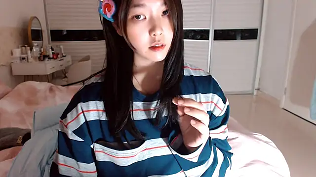 -Lucky Girl online show from December 4, 3:10 pm