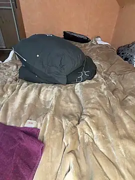 Snapshot of tmona1917 chatting on December 3, 12:47 pm tmona1917 online show from December 3, 12:47 pm