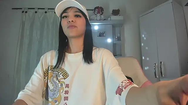 Snapshot of Elettra_bennet chatting on January 10, 1:18 am Elettra bennet online show from January 10, 1:18 am