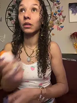 Snapshot of _Neeka_ chatting on December 1, 4:06 am Neeka online show from December 1, 4:06 am