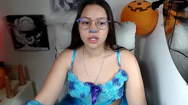 Snapshot of SamanthaRoldaan chatting on October 31, 2:18 pm SamanthaRoldaan online show from October 31, 2:18 pm