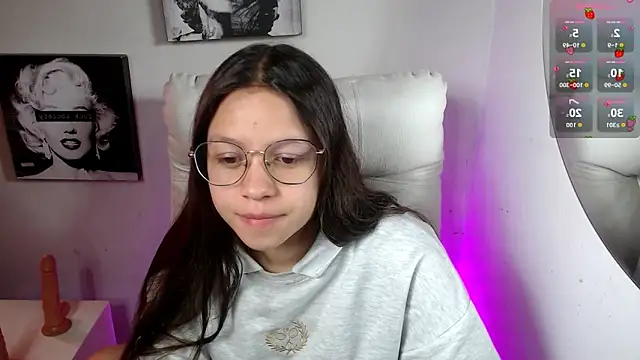 Snapshot of SamanthaRoldaan chatting on November 10, 1:54 pm SamanthaRoldaan online show from November 10, 1:54 pm