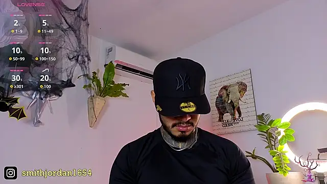 JordanSmiith  online show from October 30, 9:37 pm