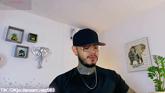 JordanSmiith  online show from February 19, 7:54 pm