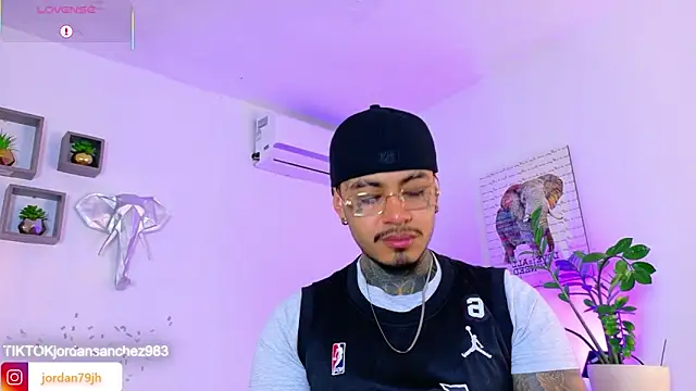 JordanSmiith  online show from April 30, 8:57 pm