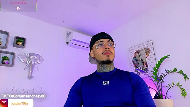 JordanSmiith  online show from May 2, 9:09 pm