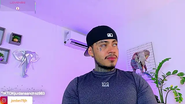 Snapshot of JordanSmiith_ chatting on May 9, 8:47 pm JordanSmiith online show from May 9, 8:47 pm
