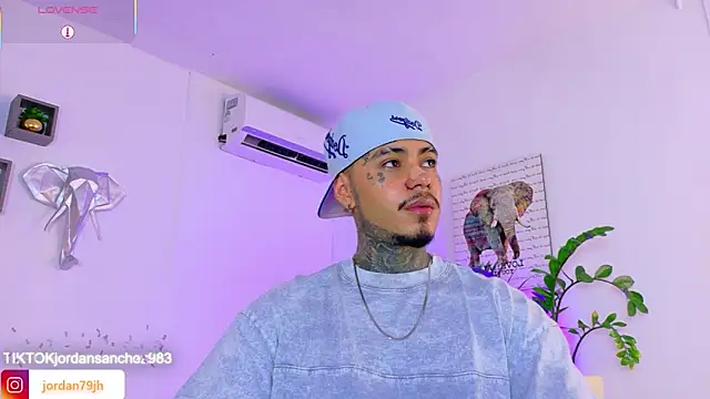 Snapshot of JordanSmiith_ chatting on May 15, 9:00 pm JordanSmiith online show from May 15, 9:00 pm