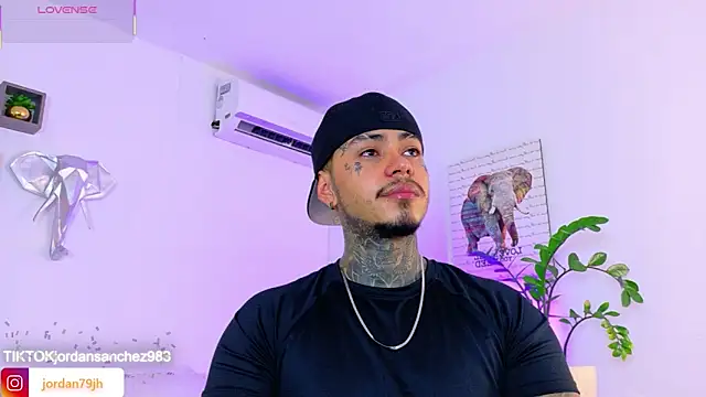 Snapshot of JordanSmiith_ chatting on May 19, 9:10 pm JordanSmiith online show from May 19, 9:10 pm