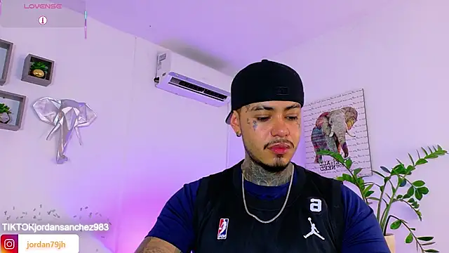 Snapshot of JordanSmiith_ chatting on May 20, 8:59 pm JordanSmiith online show from May 20, 8:59 pm