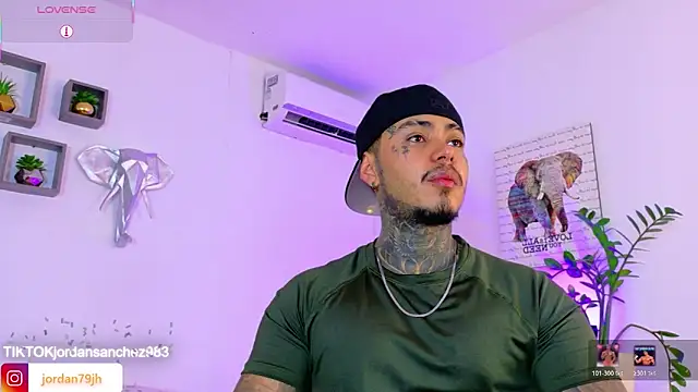 Snapshot of JordanSmiith_ chatting on May 21, 9:22 pm JordanSmiith online show from May 21, 9:22 pm