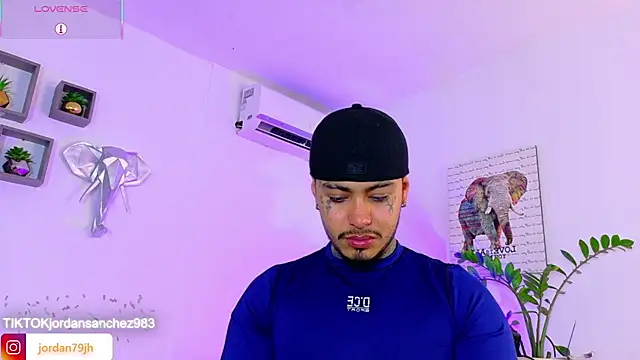 Snapshot of JordanSmiith_ chatting on May 23, 10:25 pm JordanSmiith online show from May 23, 10:25 pm