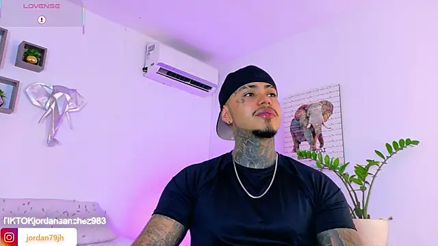 Snapshot of JordanSmiith_ chatting on May 25, 8:48 pm JordanSmiith online show from May 25, 8:48 pm