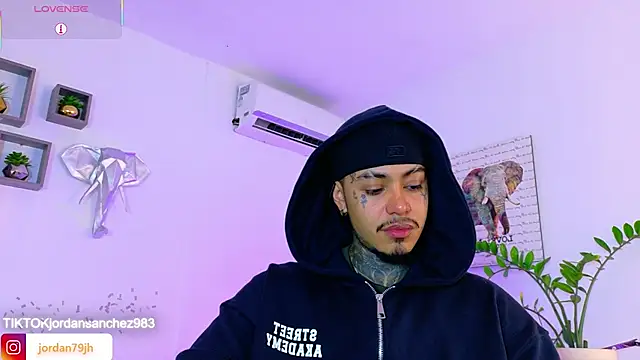 Snapshot of JordanSmiith_ chatting on May 28, 8:39 pm JordanSmiith online show from May 28, 8:39 pm