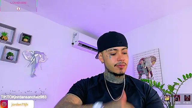 Snapshot of JordanSmiith_ chatting on May 31, 2:35 pm JordanSmiith online show from May 31, 2:35 pm