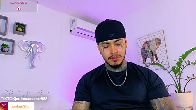 Snapshot of JordanSmiith_ chatting on June 9, 9:15 pm JordanSmiith online show from June 9, 9:15 pm
